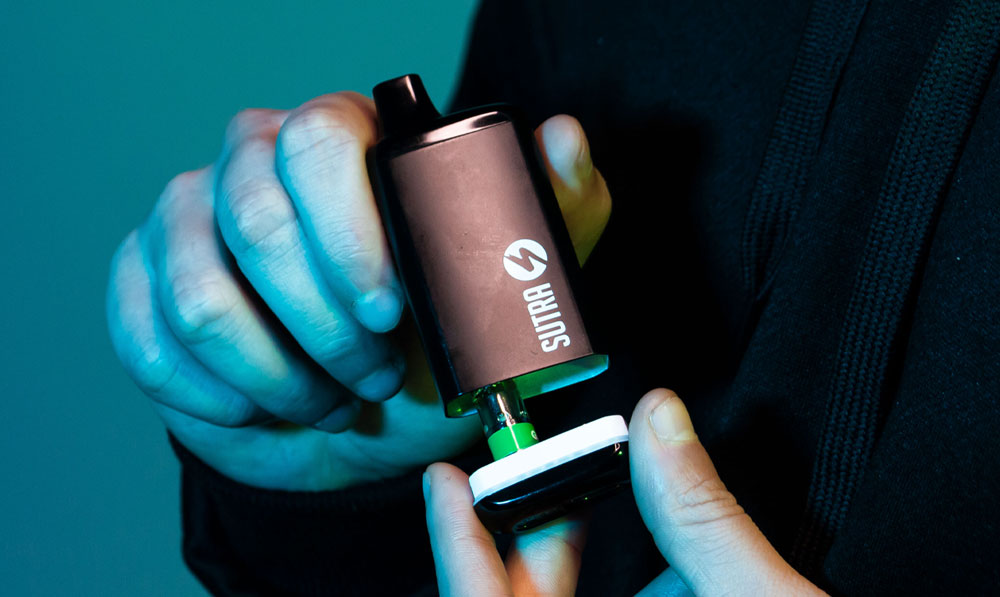 man holding Sutra SILO Pro with magnetic bottom opened